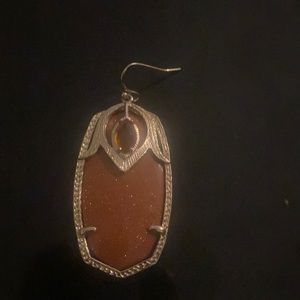 ONE (not a set) Kendra Scott earring